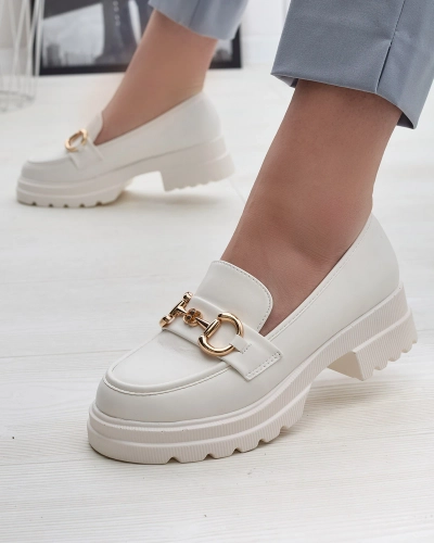 Biele dámske mokasíny so zlatým zdobením Riasse - Obuv