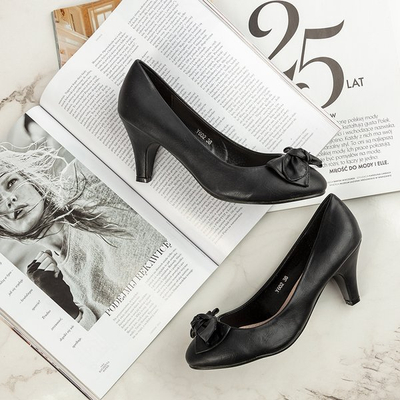 Čierne lodičky na hrubom ihlovom podpätku s mašľou Malagia - Obuv