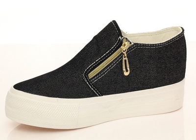 Czarne trampki na koturnie - Obuwie