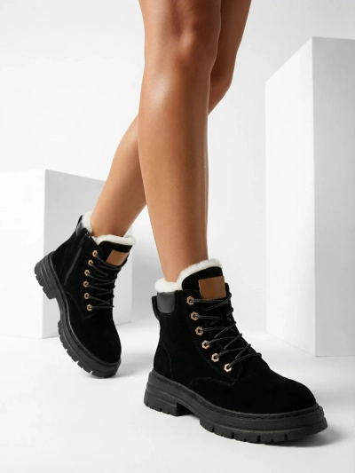 Royalfashion Dámske zateplené trapperské čižmy v čiernej farbe Radoras