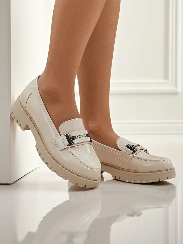 Ženski loafers čevlji Atena bež s plosko peto iz ekološkega usnja