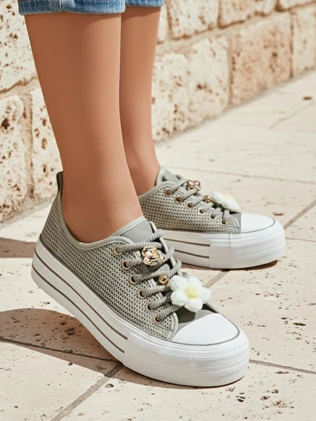 Royalfashion Dámske perforované tenisky s dekoráciami Osdo
