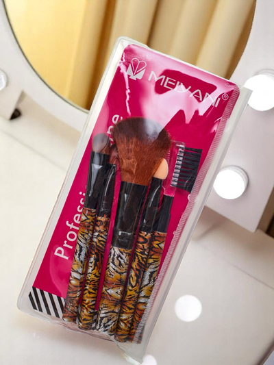 Kompaktná sada štetcov na líčenie