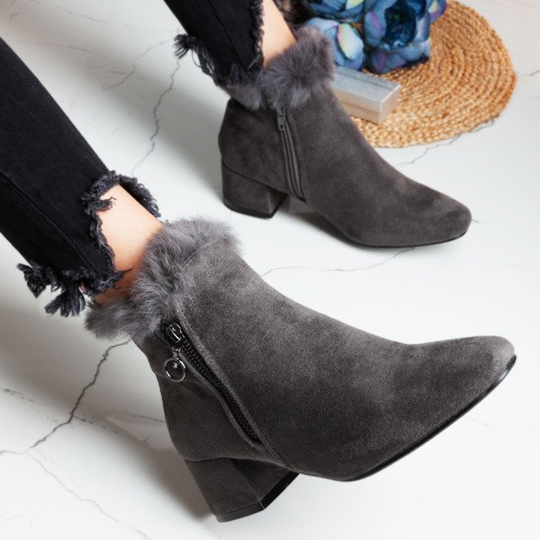 Szare botki na słupku z futerkiem Yesenia - Obuwie