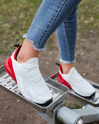 OUTLET Dámska bielo-červená látková športová obuv Tayrio- Footwear