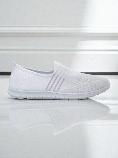 Ženski beli slip-oni iz blaga Callisto – lahki čevlji za pomlad in poletje