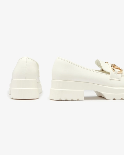 Biele dámske mokasíny so zlatým zdobením Riasse - Obuv