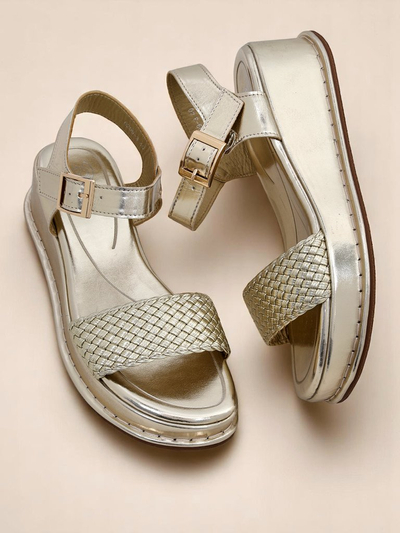 Royalfashion Dámske sandále na klinovom opätku s prepletaným remienkom Fiolle