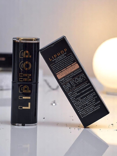 Korektor na tvár v tyčinke v odtieni Light Sand