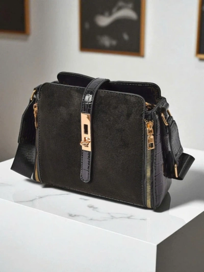 Ženska torba Callista Black – majhna poštarska torbica iz eko patentnega usnja