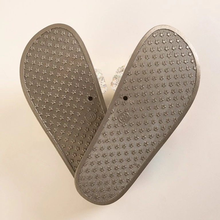 OUTLET Zlaté dámske sandále s kamienkami Halpasi - Obuv