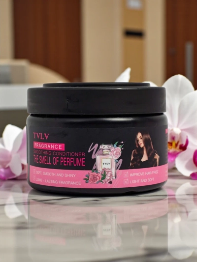 Parfumirana negovalna krema za lase za glajenje