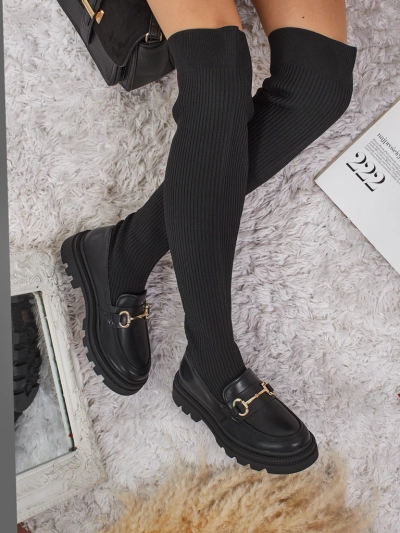 Dolgi ženski škornji na natik z okrasjem Novera