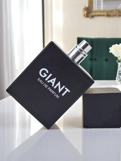 Inšpirovaný parfumovanou vodou pre mužov Giant Black