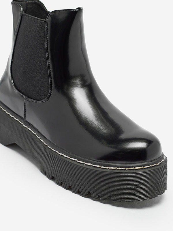 Čierne dámske čižmy na hrubšej podrážke Mallitt- Obuv