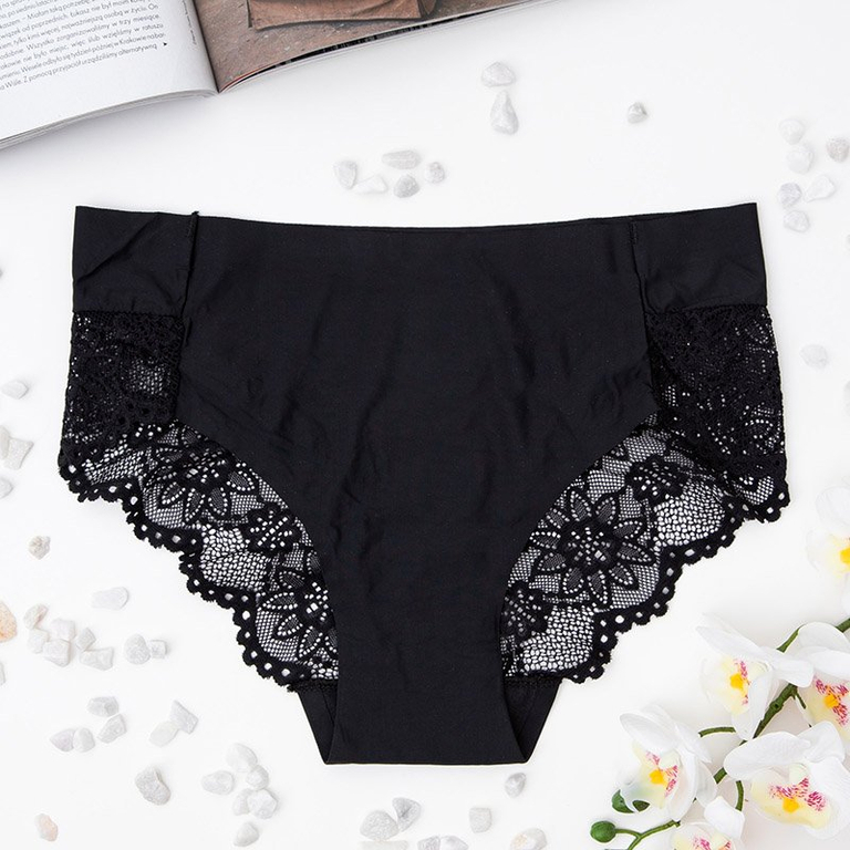 Čierne dámske nohavičky s čipkou - Spodná bielizeň