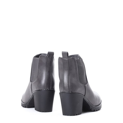 Szare botki na słupku Greis- Obuwie