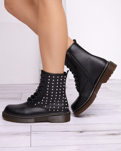 OUTLET Čierne dámske matné čižmy s cvočkami Derisa - Obuv