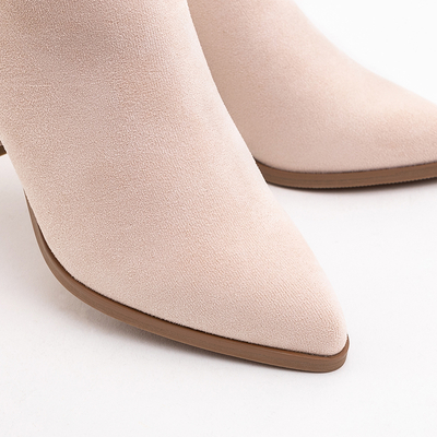 Dámske béžové čižmy na stĺpiku s výrezmi Frey. Obuv