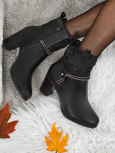 Elegantni črni gležnarji Luna s čipko