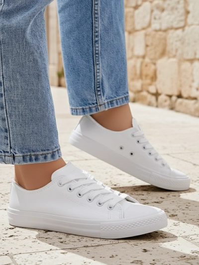 Aurelia Bianche – bele superge Royalfashion iz ekološkega usnja, ravne
