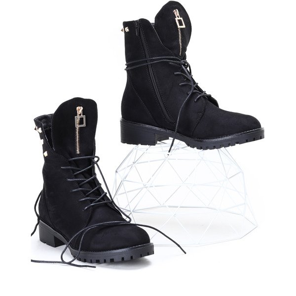 Czarne workery z ćwiekami Mai- Obuwie