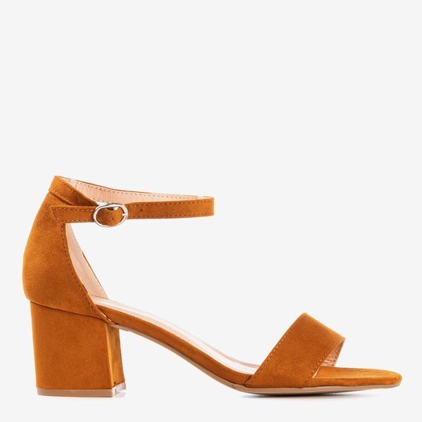 Hnedé sandále na nízkom podpätku Mjanmarsko - Obuv