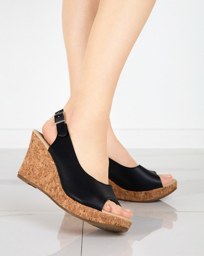 OUTLET Čierne dámske sandále na kline Erona- Topánky