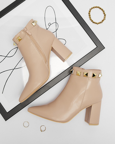 Béžové dámske čižmy zdobené cvočkami Sertika - Obuv