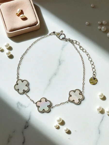 Zapestnica Callisto Nero z motivom rože