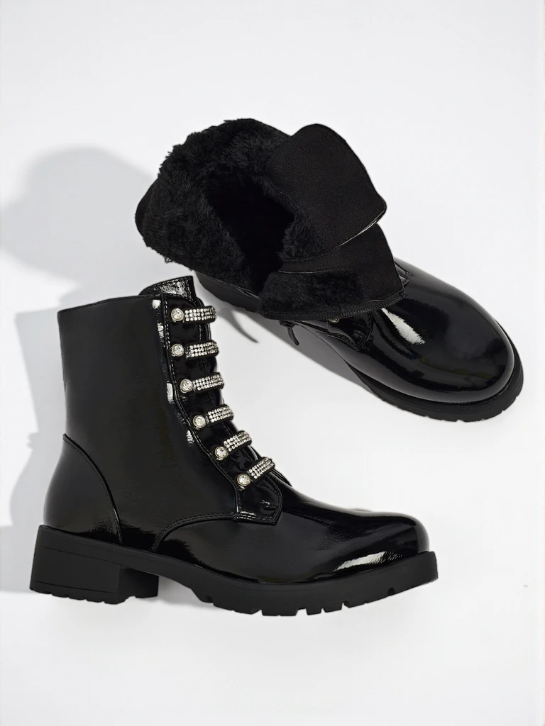 Lakirani ženski gležnarji s vezalkami Fjorra