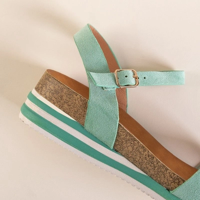 VÝPREDAJ Dámske mincovne sandále na nízkom kline Akiko - Topánky