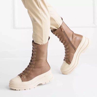 OUTLET Svetlohnedé dámske vysoké čižmy na plochých podpätkoch Magara - Topánky