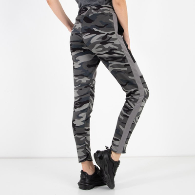 Dámske maskáčové tepláky so sivými vložkami - Oblečenie