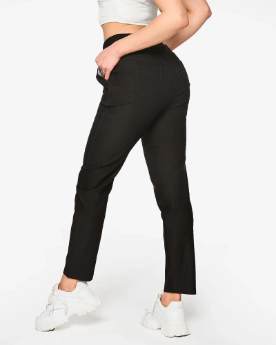 Dámske rovné nohavice z čiernej látky PLUS SIZE- Oblečenie