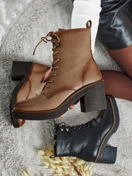 Ženski gležnarji iz eko usnja s peto Zeltra