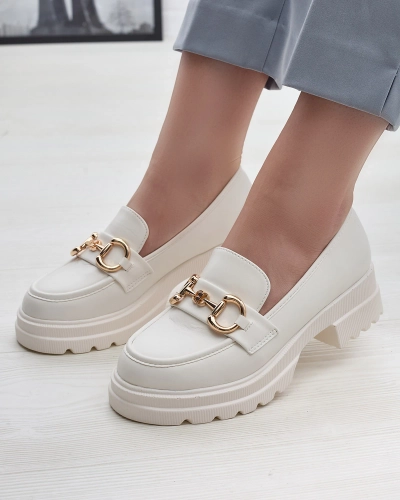 Biele dámske mokasíny so zlatým zdobením Riasse - Obuv