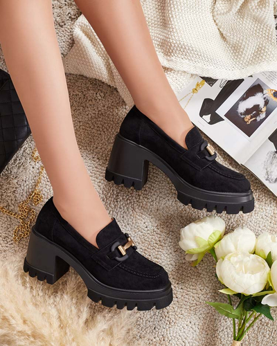 Elegantni sandali Vulcano v barvi črnega semiša