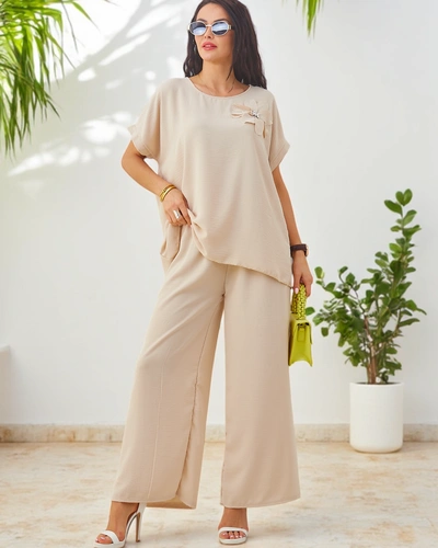 Royalfashion Dámsky set s krátkym rukávom, zdobený kvetinovým motívom a širokými nohavicami