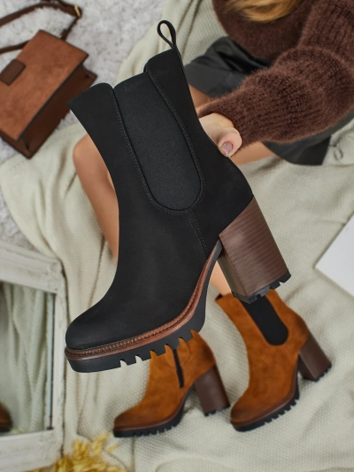 Ženski gležnjarji iz eko semiša s peto Soreya