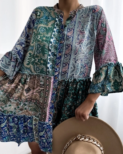 Royalfashion Viacfarebné dámske krátke šaty s ornamentom