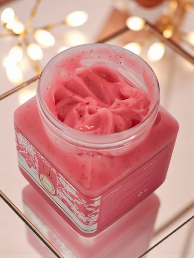 Drobnozrnati piling za obraz in telo Berries