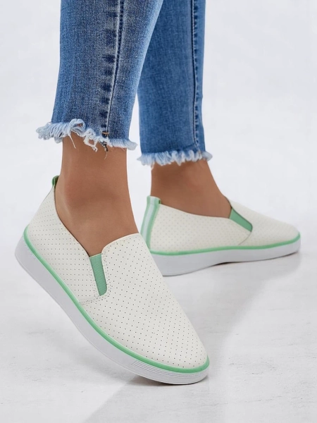 Royalfashion Dámske perforované slip-on topánky Kassias