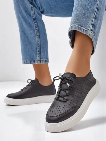 Royalfashion Dámske perforované slip-on topánky Emayla