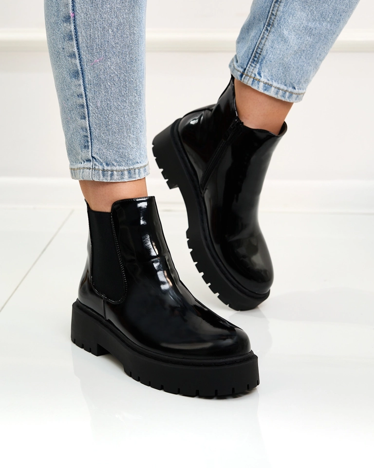 Royalfashion Čierne lakované dámske čižmy bez podpätku Glossy Chic