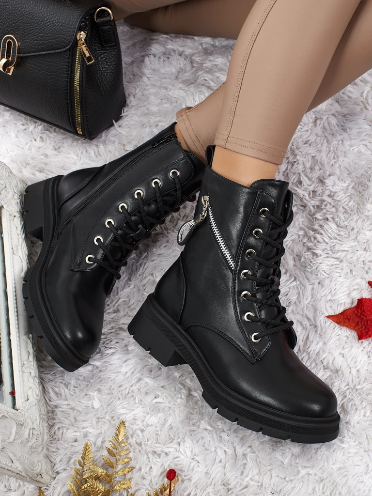 Ženski delavski škornji z okraski Kassira