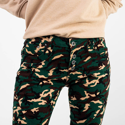 Dámske rovné camo nohavice. Oblečenie
