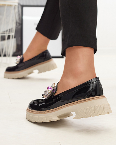 Čierne lakované dámske mokasíny s ornamentom Leliab- Obuv