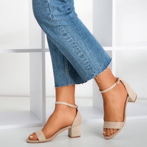 Béžové dámske sandále na nízkom stĺpiku First Love - Obuv