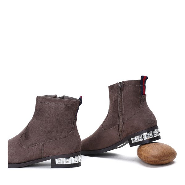 Brązowe sztyblety z ozdobnym obcasem Vierra - Obuwie